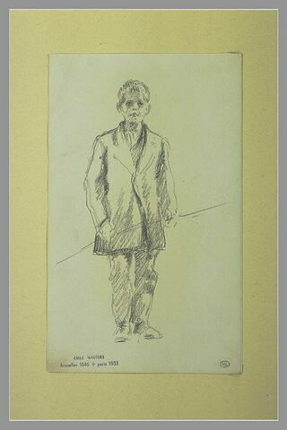 Portrait d'un jeune garçon, debout, tenant un bâton, image 1/1