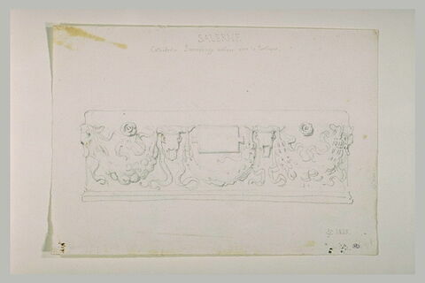 Face de sarcophage antique orné de bucranes et de guirlandes, image 1/1