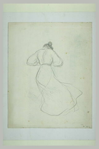 Femme vue de dos, coiffée d'un chignon, avec une robe longue