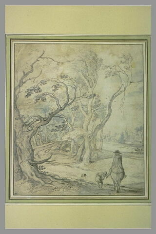Garçon rajustant l'étrier d'un cavalier sur un chemin bordé de vieux arbres