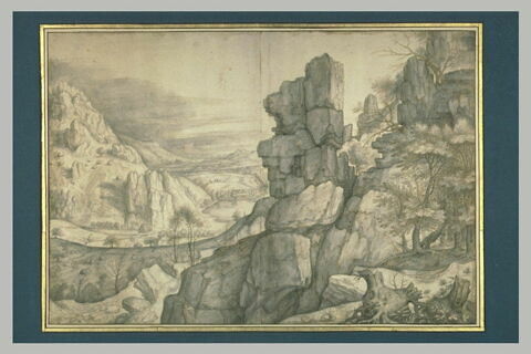 Paysage montagneux et rocheux avec un petit lac, image 2/2