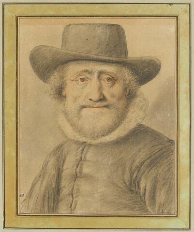 Portrait d'homme coiffé d'un large chapeau, vu de face