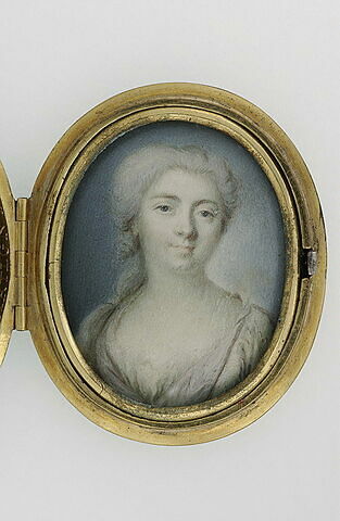Portrait de jeune femme, en buste, les cheveux poudrés
