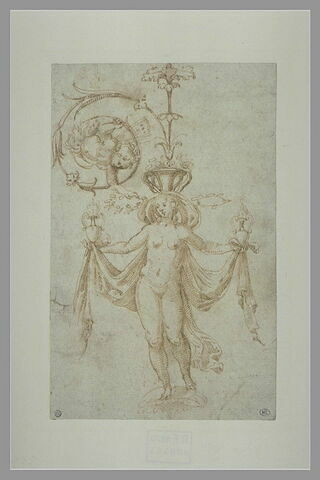 Femme tenant deux vases ardents et portant une corbeille avec une arabesque, image 1/1