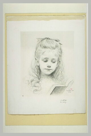 Portrait de fillette lisant