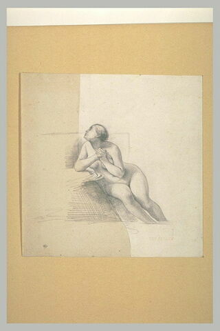 Femme nue, assise, de face, regardant en haut à gauche, image 1/1