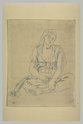 Femme arabe, assise de face, les pieds croisés, image 2/2