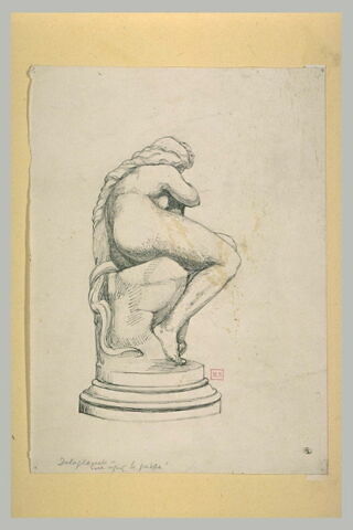 Statue de femme nue, assise sur un rocher, de dos, tournée vers la droite, image 2/2