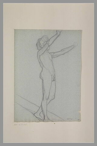 Adolescent nu, debout, tendant les bras vers la droite, image 1/1