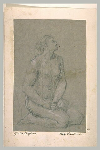 Femme nue assise, regard tourné vers le haut, mains jointes sur les genoux, image 1/1