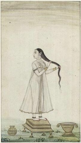 Jeune femme indienne a sa toilette, image 2/2