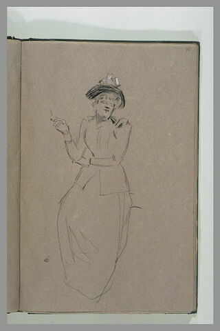 Femme ôtant son chapeau, image 1/1