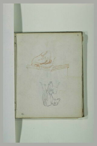 Agneau et brebis, sculpture de bras tenaant un objet, posée sur un meuble, image 1/1