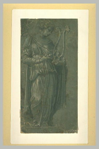 Femme drapée, debout, légèrement tournée à droite, tenant un lyre, image 1/1