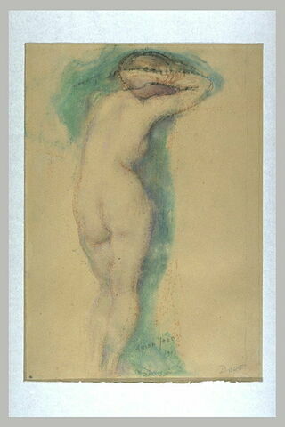 Femme debout, de dos, une main sur la nuque, légèrement penchée, image 1/1