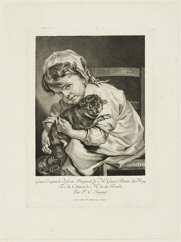 Enfant assis tenant un chien