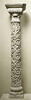Colonne décorée de pampres et couronnée d'un chapiteau composite, avec base et tailloir, image 1/12