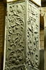 Fragment de pilastre décoré sur trois faces ornées de fleurs de feuillages de candélabres, image 3/4
