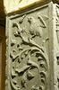 Fragment de pilastre décoré sur trois faces ornées de fleurs de feuillages de candélabres, image 4/4