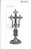 Croix-reliquaire à base polylobée, orné de figures d'applique, image 4/5