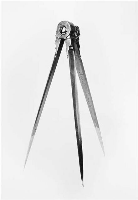 Compas, d'un ensemble formé d'un compas et d'un tire-ligne - Louvre  Collections