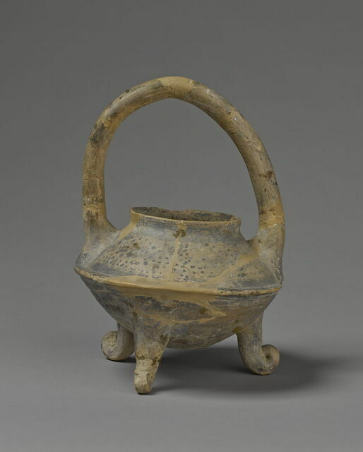 vase tripode