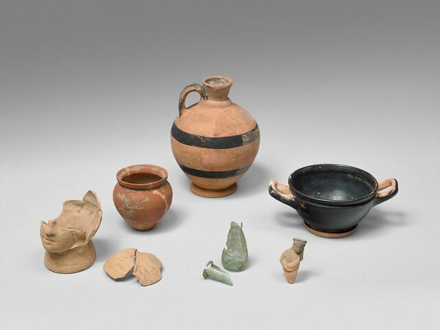 figurine ; vase plastique