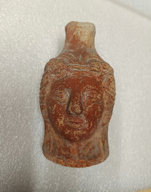 œnochoé ; vase plastique