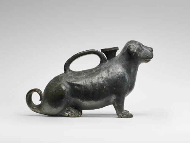 guttus ; vase plastique