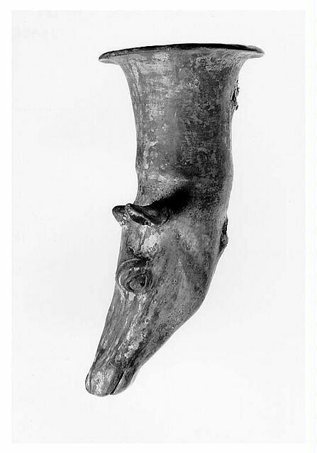 rhyton ; vase plastique