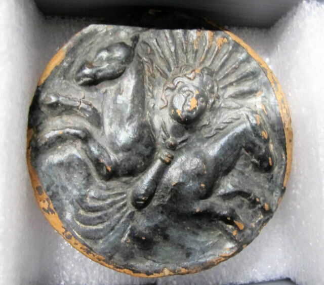 coupe  ; médaillon de vase