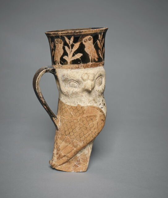 rhyton ; vase plastique