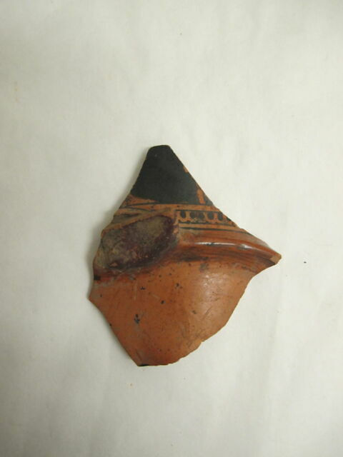 rhyton  ; vase plastique