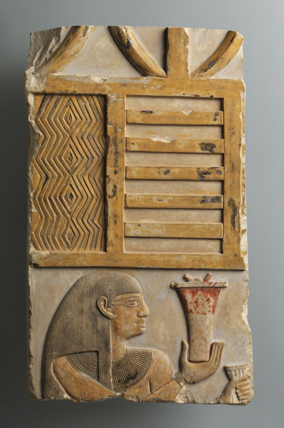 relief mural ; bloc de paroi, Nebhépetrê Montouhotep II (contexte de fouilles) (-2045 - -1994)