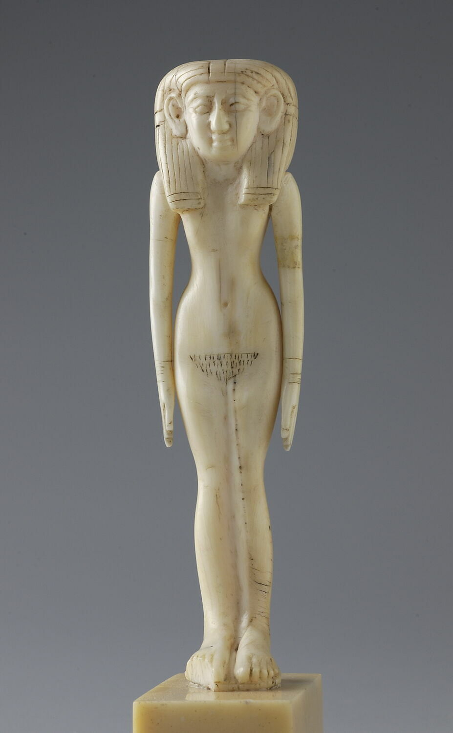 figurine féminine ; statue, fin XIIe dynastie (attribution d'après style) (-1856 - -1781)