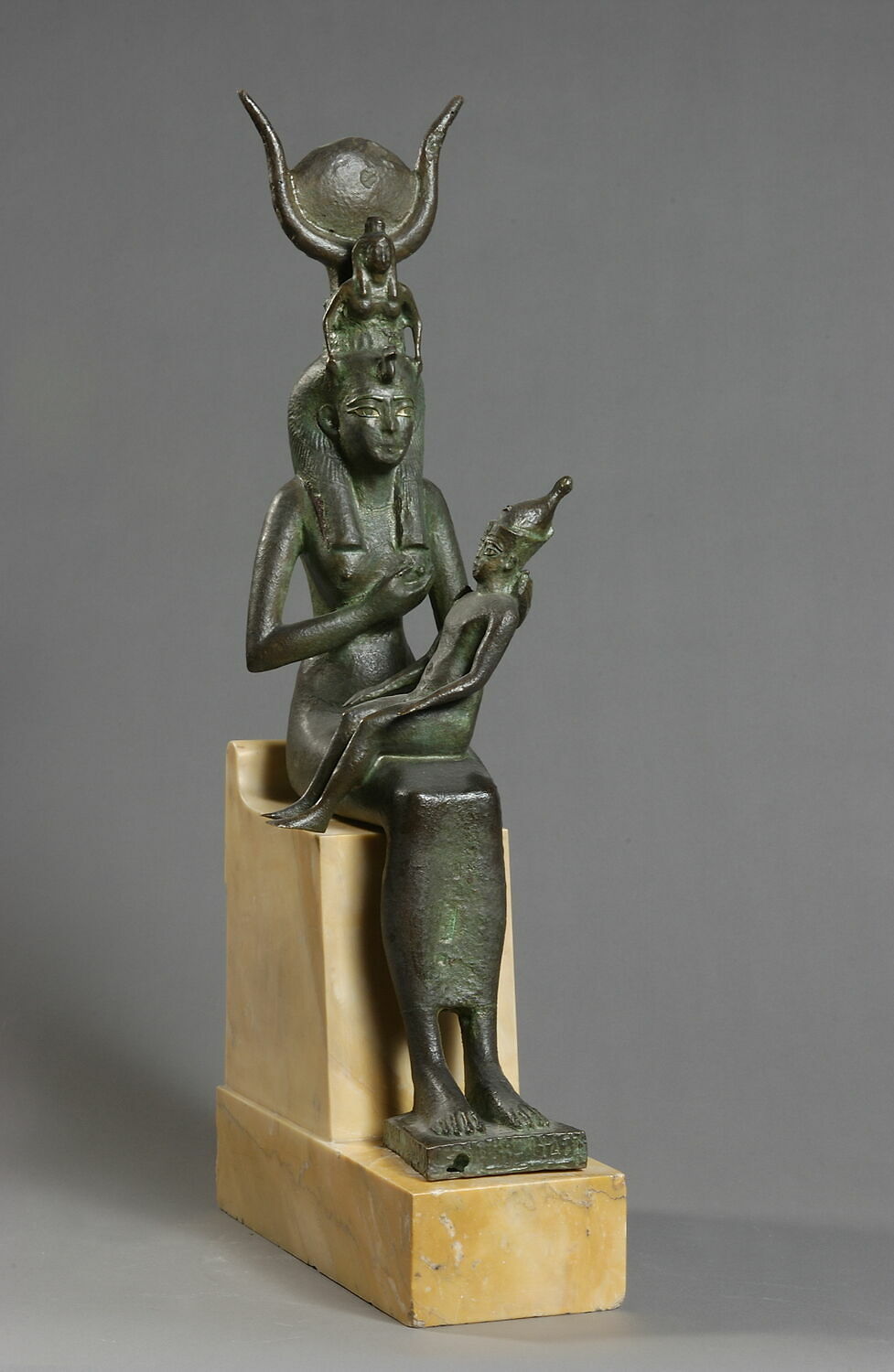 figurine d'Isis allaitant Louvre Collections