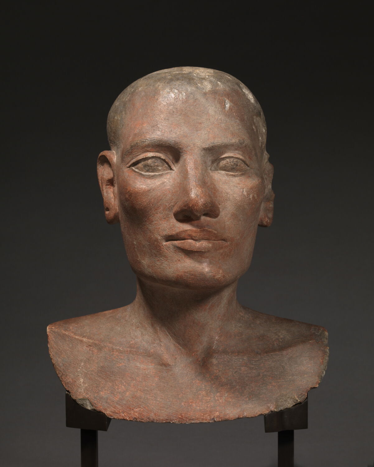 Tête Salt, Moyen Empire (?) (Etude Christophe Barbotin 2012) (bibliographie/travail de référence) et Amenhotep IV Akhénaton (Etude Geneviève Pierrat : 5 premières années du règne) (bibliographie/travail de référence) et époque contemporaine (attribution d'après style) (-2045 - -1680 et -1349 - -1333 et 1792 - 2025)