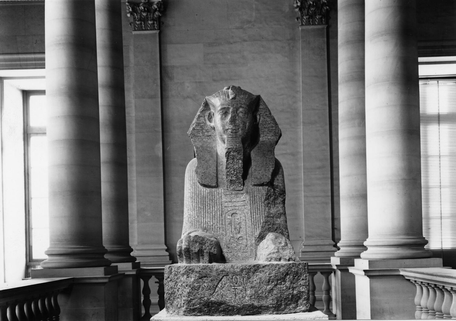 statue colossale - Louvre site des collections