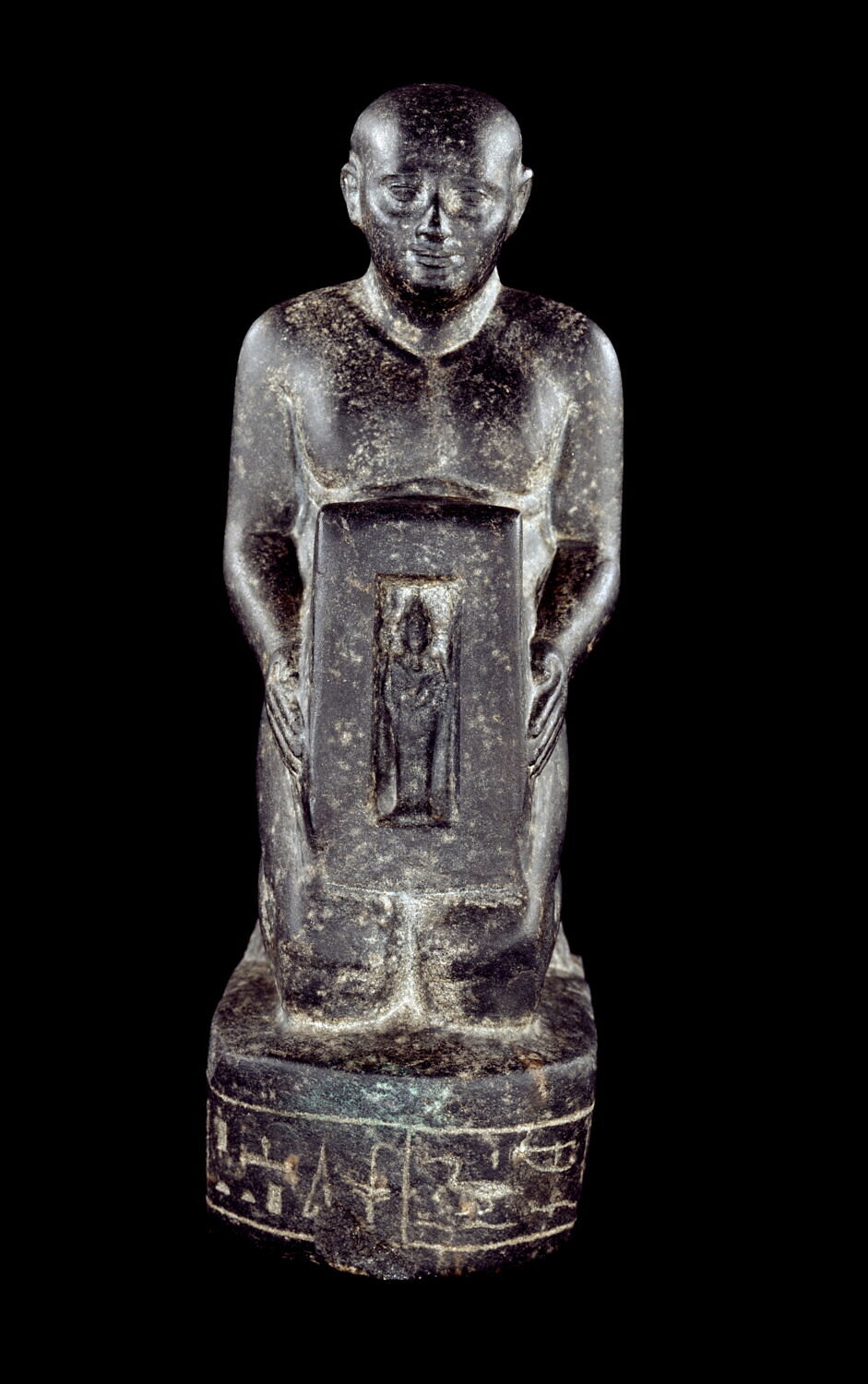 statue naophore, XXVIe dynastie ; XXVIIe dynastie - 1ère domination perse (fin de la XXVIe-début de la XXVIIe dynastie) (attribution d'après style) (-664 - -404)
