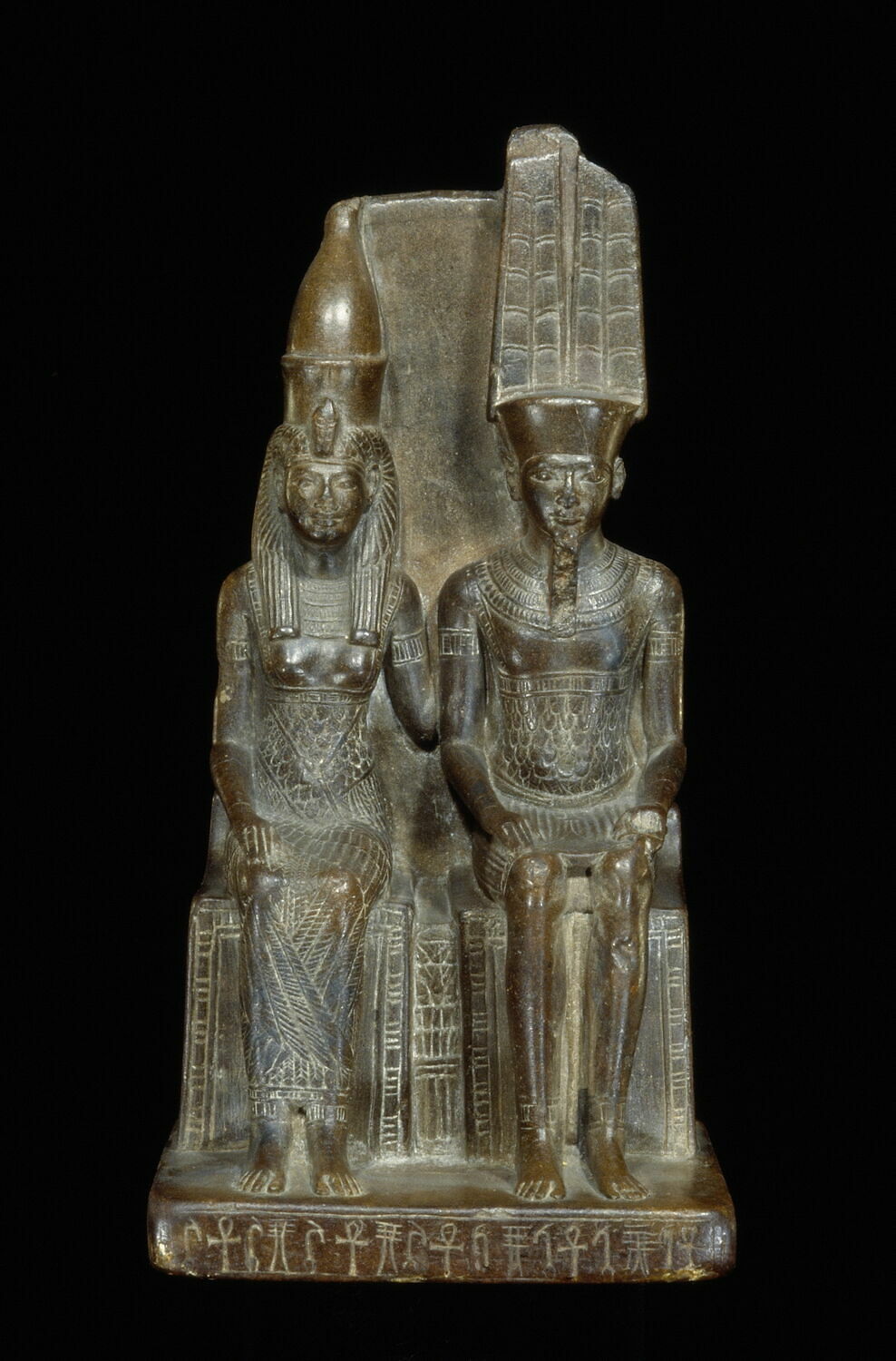 statue de couple Louvre Collections