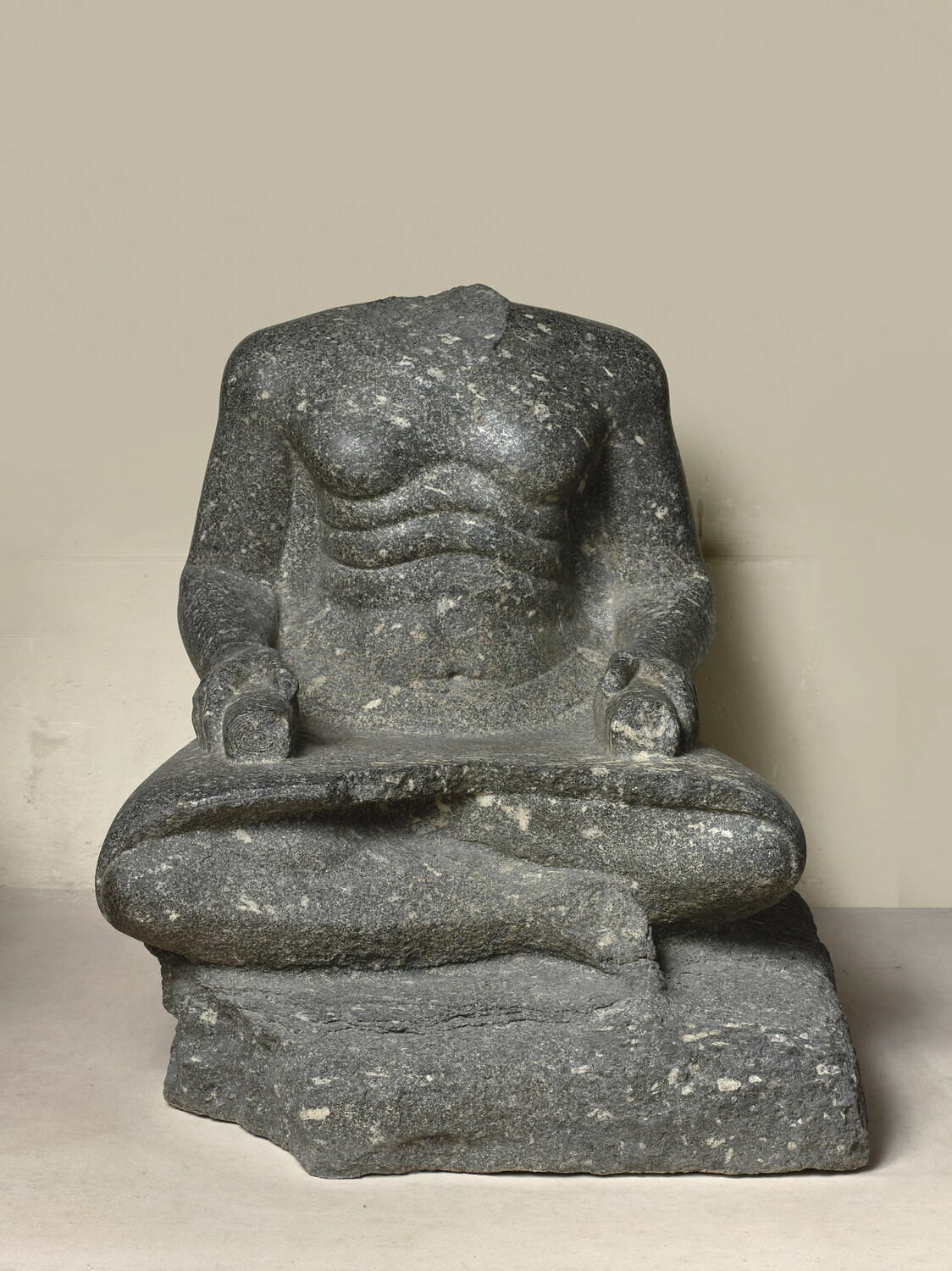 statue de scribe assis en tailleur, Khéperkarê Sésostris I (mention de règne) (-1944 - -1900)