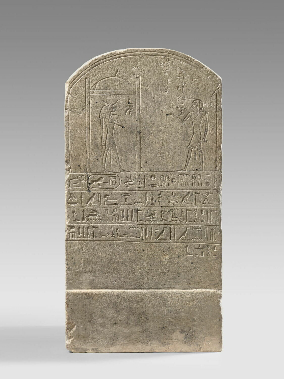 stèle cintrée, Nefertoumkhourê Taharqa (an 24) (mention de règne) (-690 - -664)