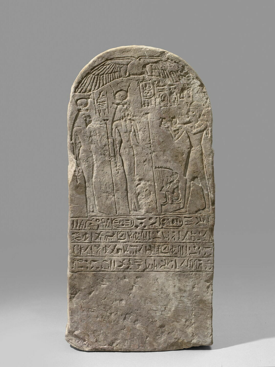 stèle de donation ; stèle cintrée, 922–887 до н. э.
