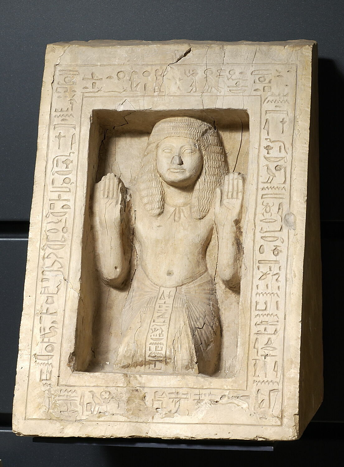 pyramidion, fin XVIIIe dynastie ; Aÿ (mention de personnage) (-1330 - -1295)