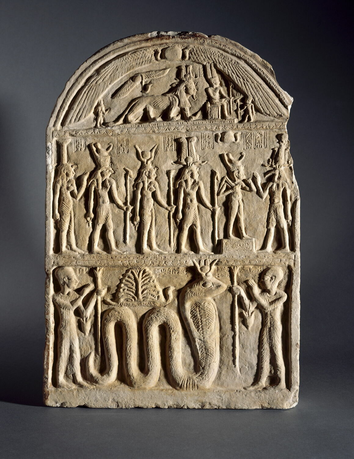 stèle cintrée ; stèle à deux registres, époque ptolémaïque ; époque romaine (attribution d'après style) (-99 - 99)