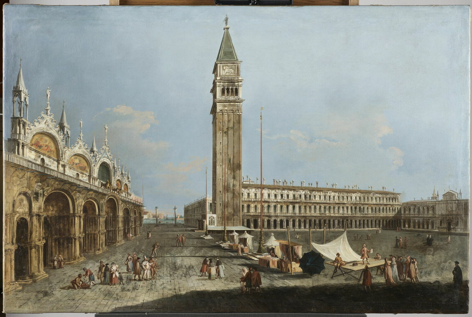 Vue de la place Saint-Marc à Venise avec un charlatan sur des tréteaux, Canaletto, XVIIIe siècle (1700 - 1800)