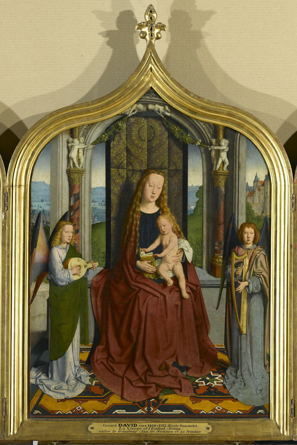 Triptyque de la famille Sedano : centre : La Vierge et l'Enfant trônant en reine du ciel, entre deux anges musiciens, David, Gérard, 4e quart du XVe siècle (1490 - 1495)