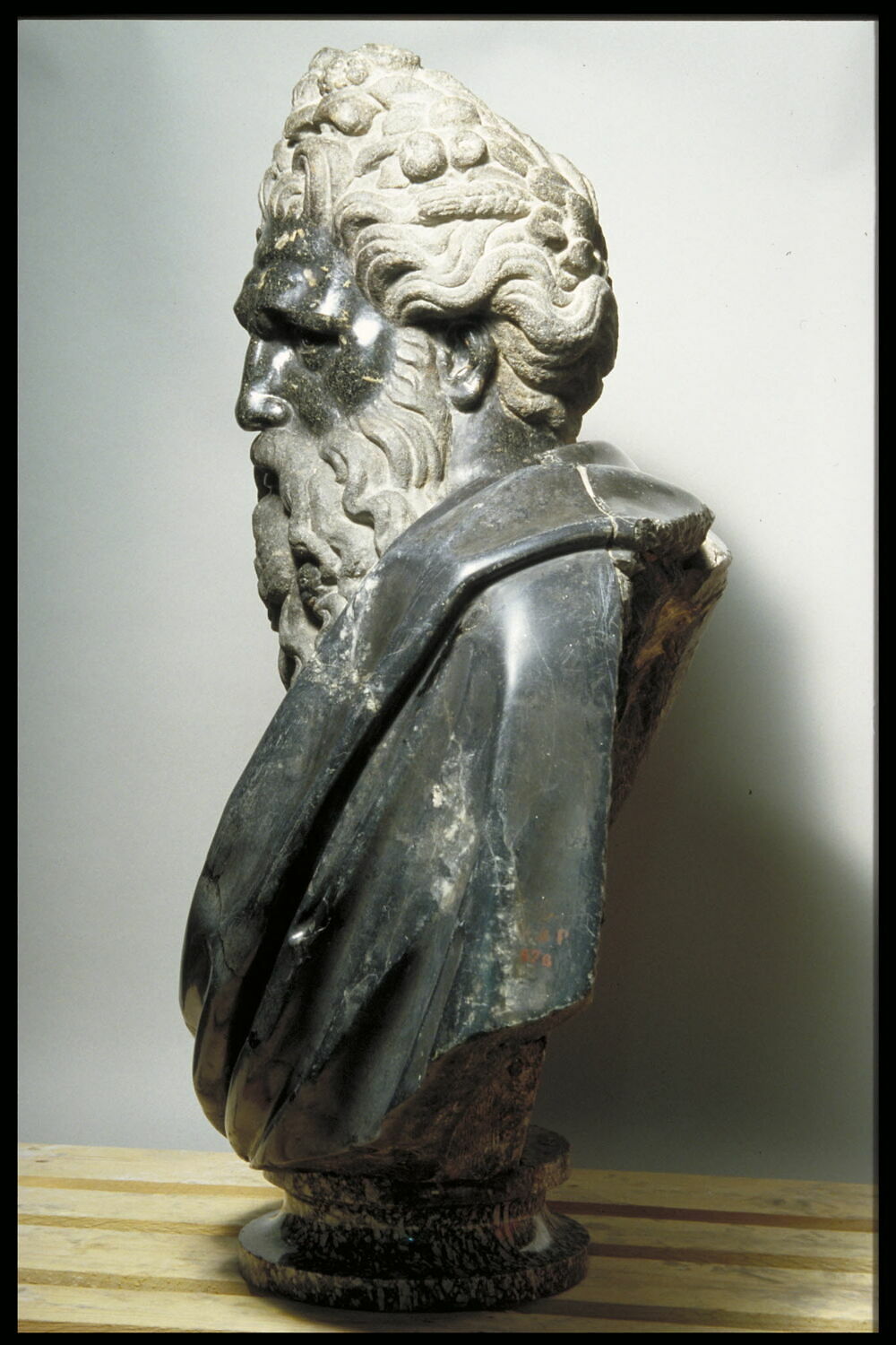 Tête de divinité fluviale Louvre Collections