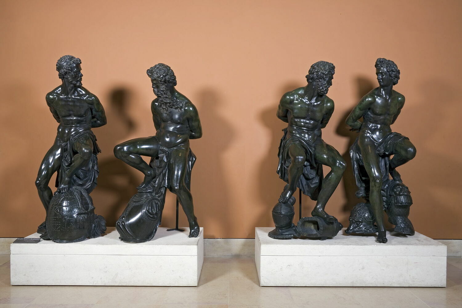 Captif enchaîné Louvre Collections