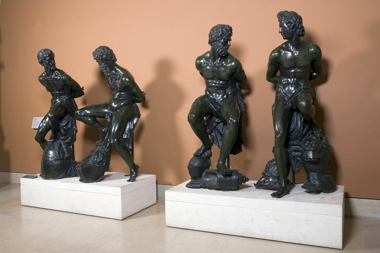 Captif enchaîné Louvre Collections